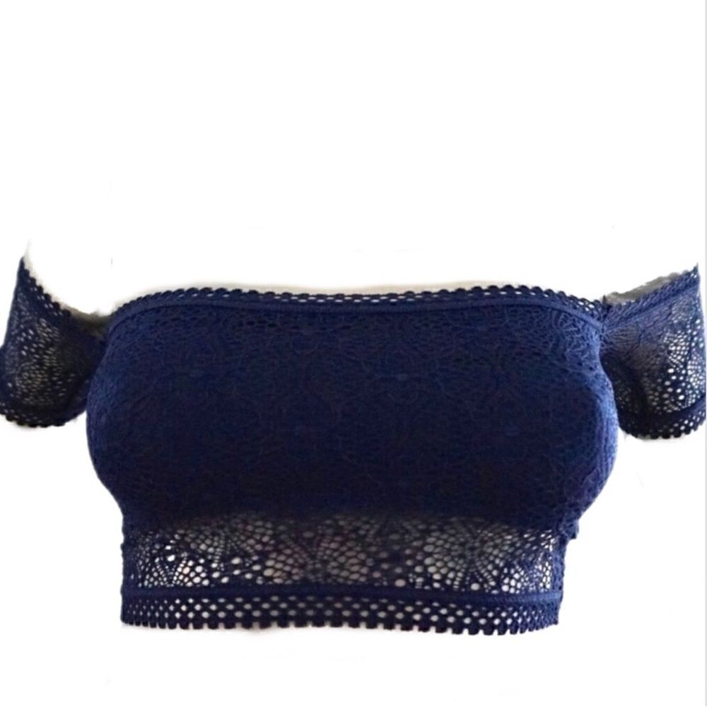 Victoria’s Secret Lace Bandeau
Bralette Off Shoulder top. Size small petite - Picture 1 of 9